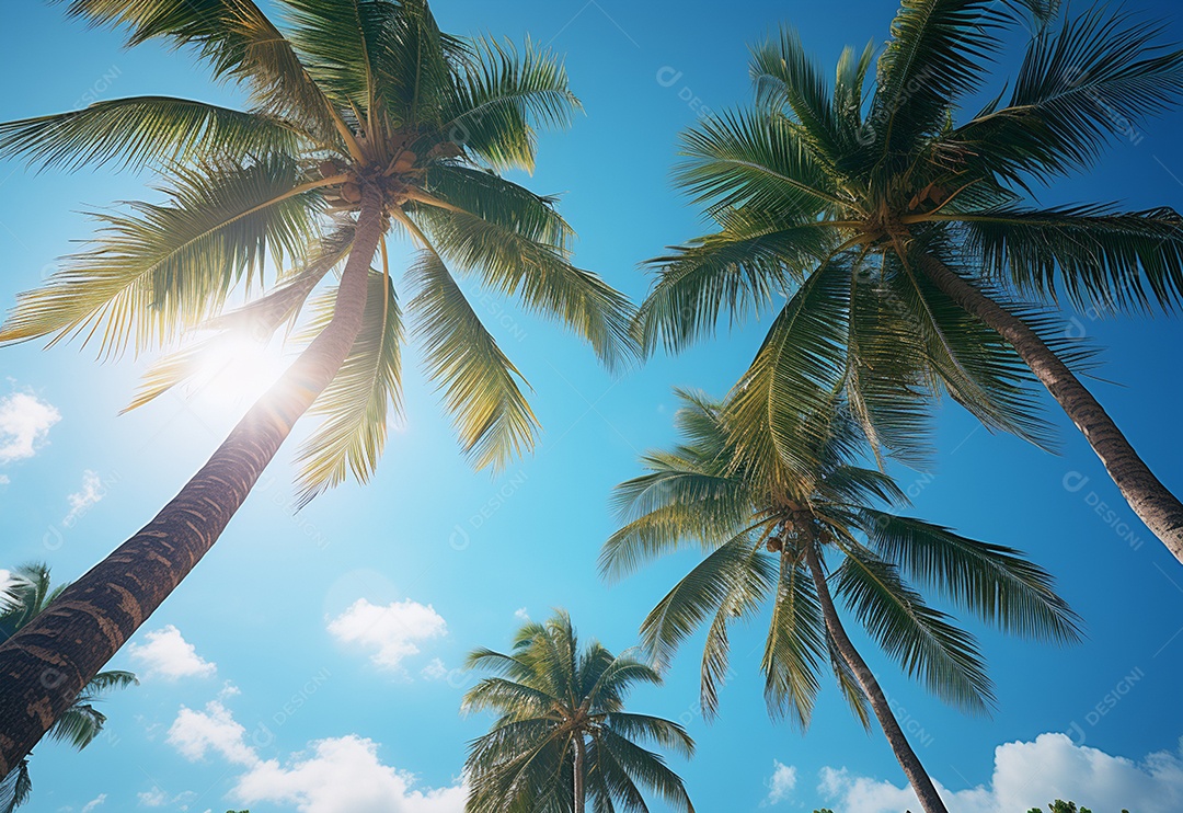 Céu azul e palmeiras vista de baixo, estilo vintage, praia tropical e fundo de verão, imagem realista do conceito de viagem