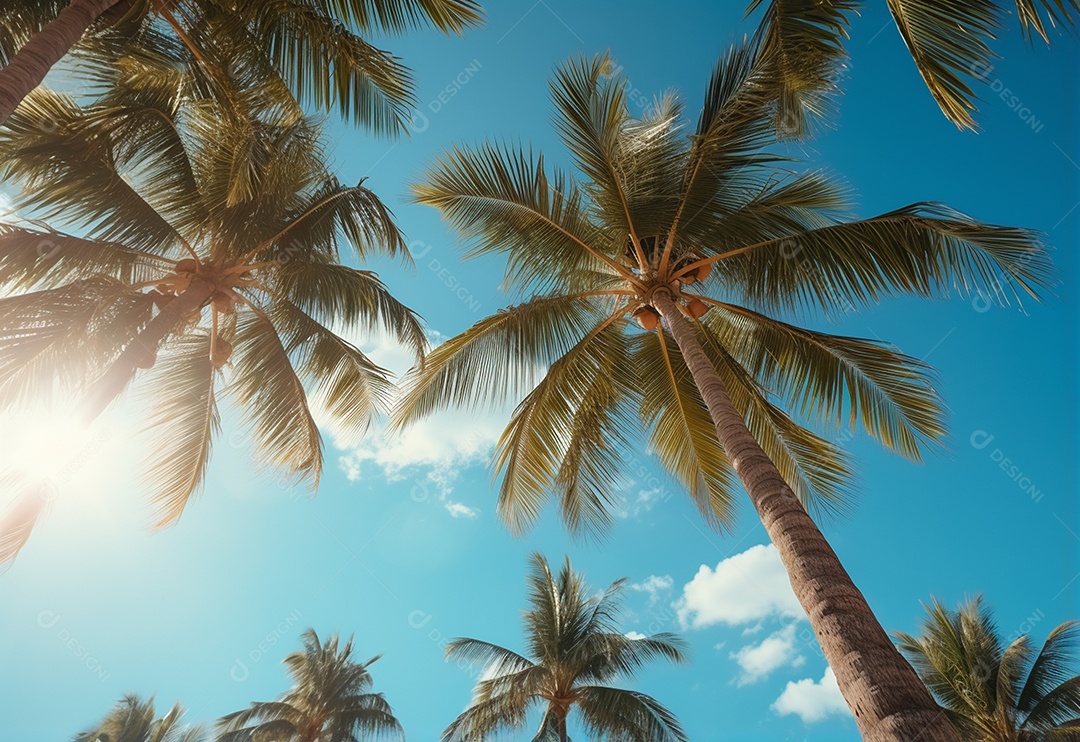 Céu azul e palmeiras vista de baixo, estilo vintage, praia tropical e fundo de verão, imagem realista do conceito de viagem