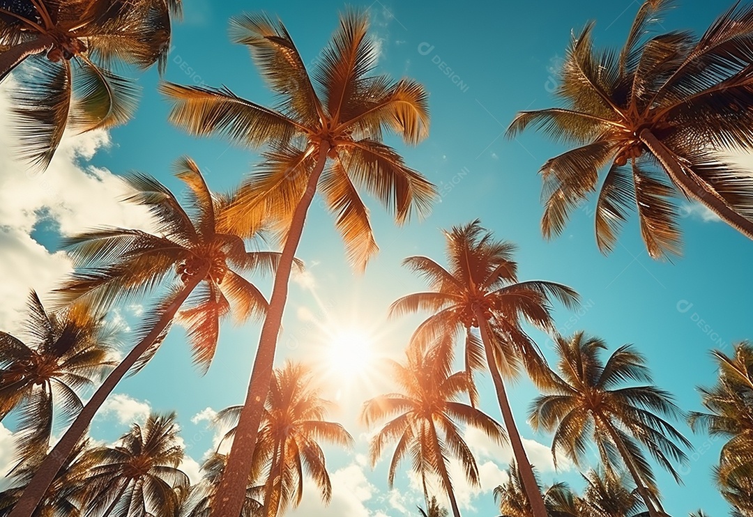 Céu azul e palmeiras vista de baixo, estilo vintage, praia tropical e fundo de verão, imagem realista do conceito de viagem