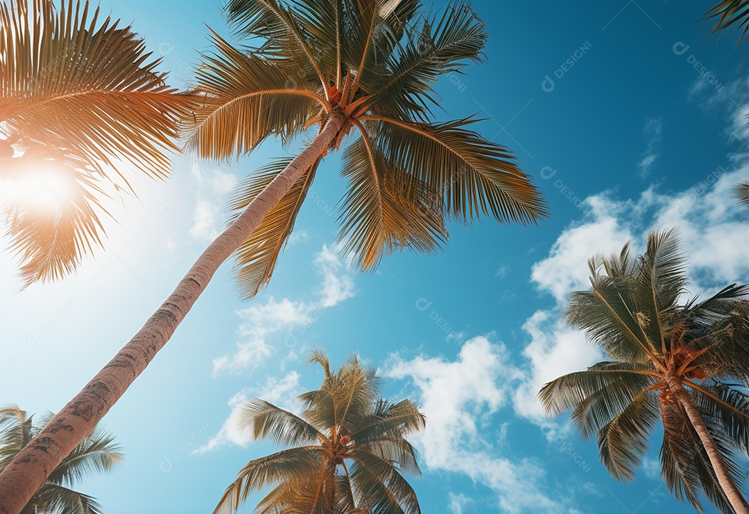 Céu azul e palmeiras vista de baixo, estilo vintage, praia tropical e fundo de verão, imagem realista do conceito de viagem