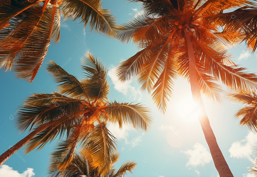 Céu azul e palmeiras vista de baixo, estilo vintage, praia tropical e fundo de verão, imagem realista do conceito de viagem
