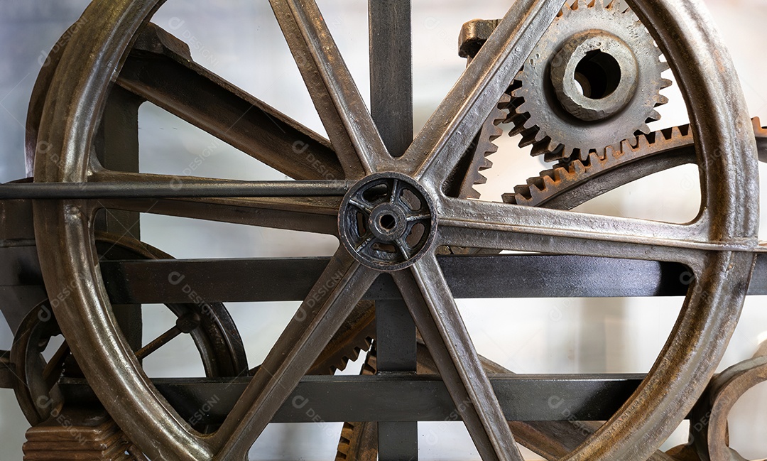 Engrenagem de roda de ferro antigo preto e branco