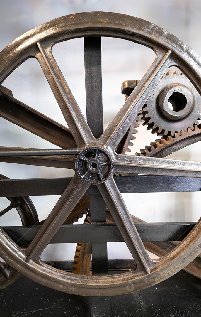 Sistema de engrenagem de roda de ferro antigo