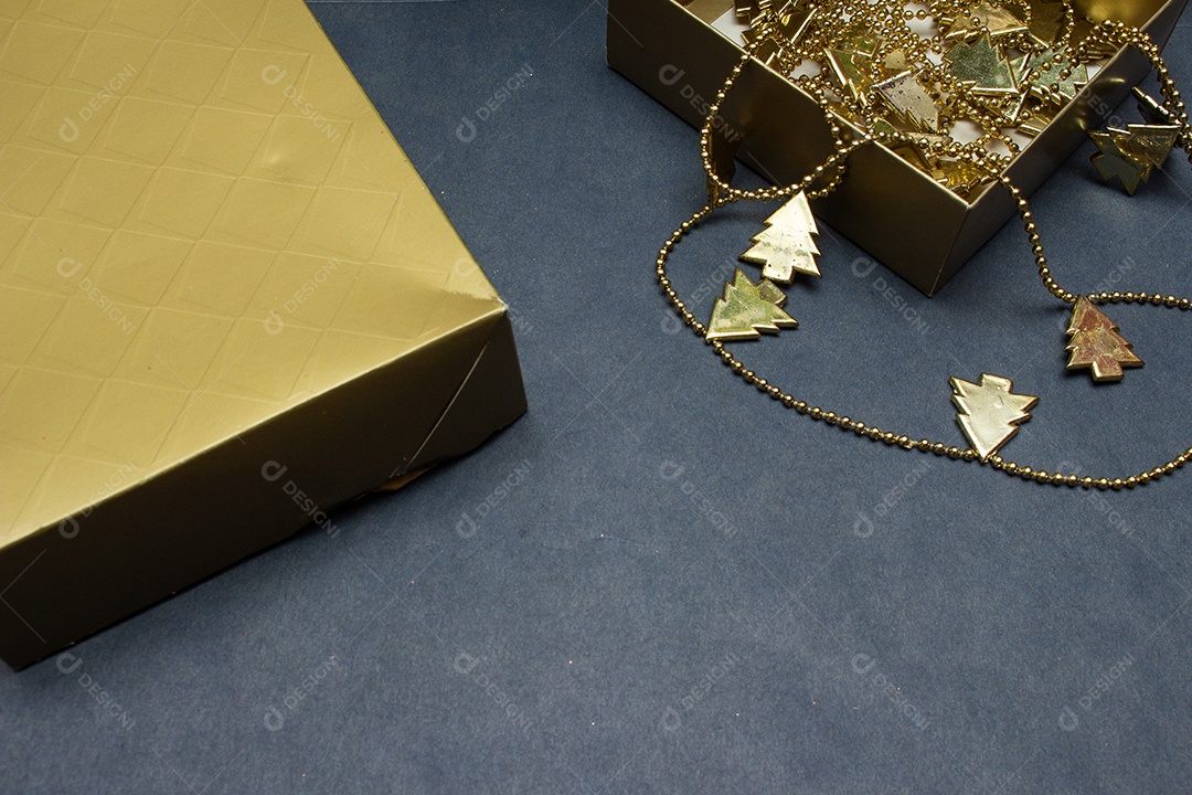 Caixa de presente com decoração de natal