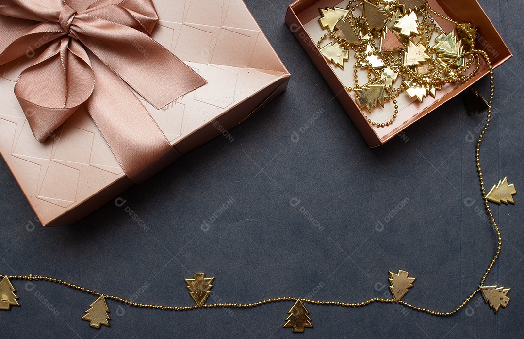 Caixa de presente com decoração de natal