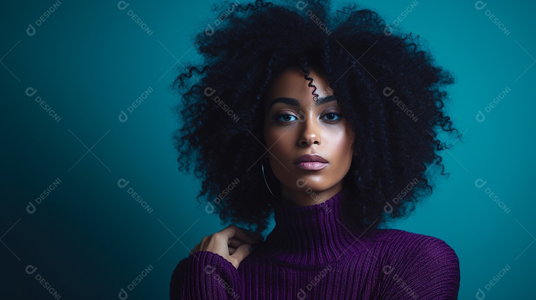 Linda mulher negra com suéter de lã