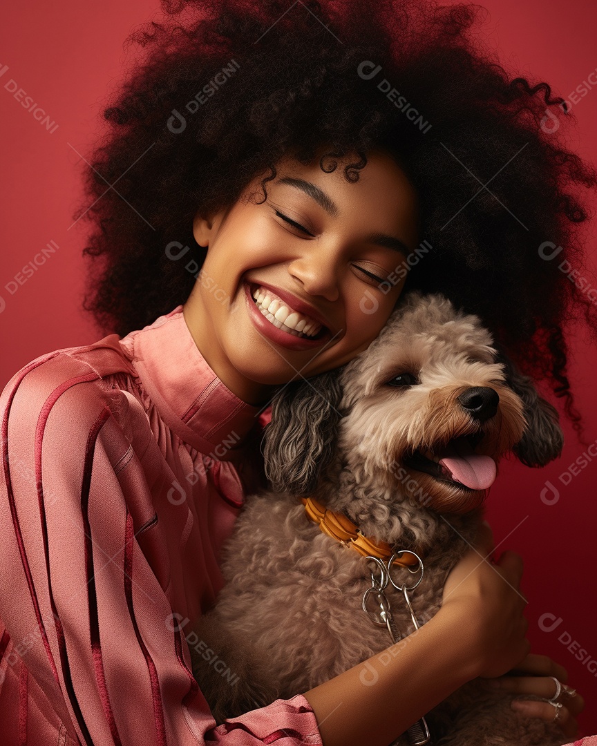 Uma mulher negra com seu cachorro acariciando seu cachorro em um fundo colorida