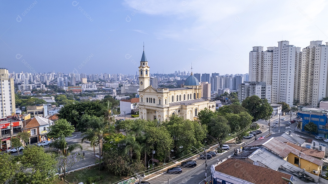 Largo da Matriz. Igreja no bairro da Freguesia Do O. Em São Paulo, SP.