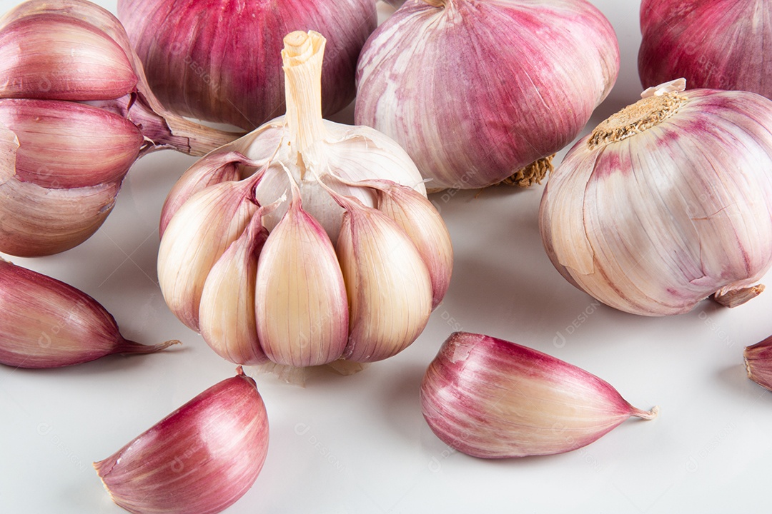 Vários dentes de alho