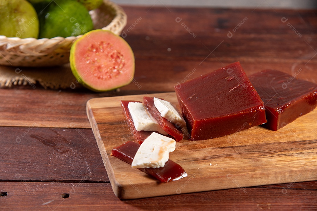 Doce de goiaba com queijo fresco