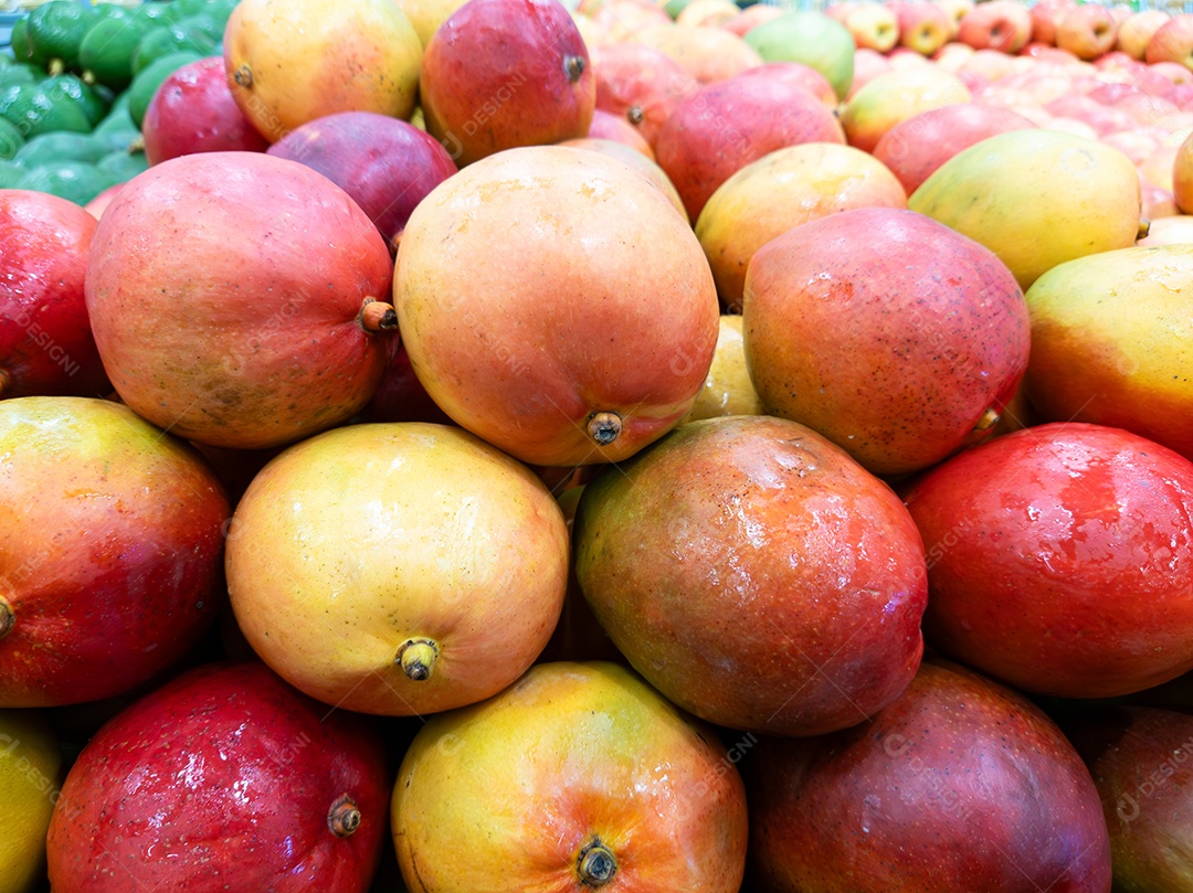 Maças à venda no mercado.
