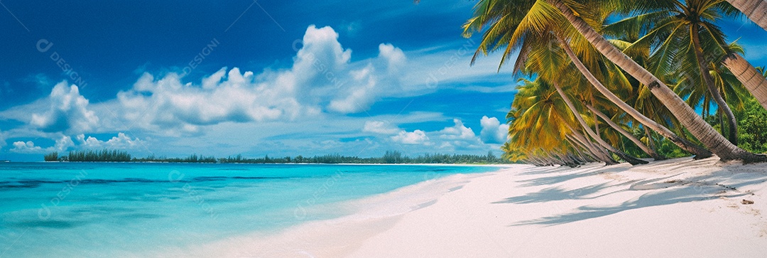 Praia tropical e palmeiras, Maldivas, Oceano Índico, ao pôr do sol