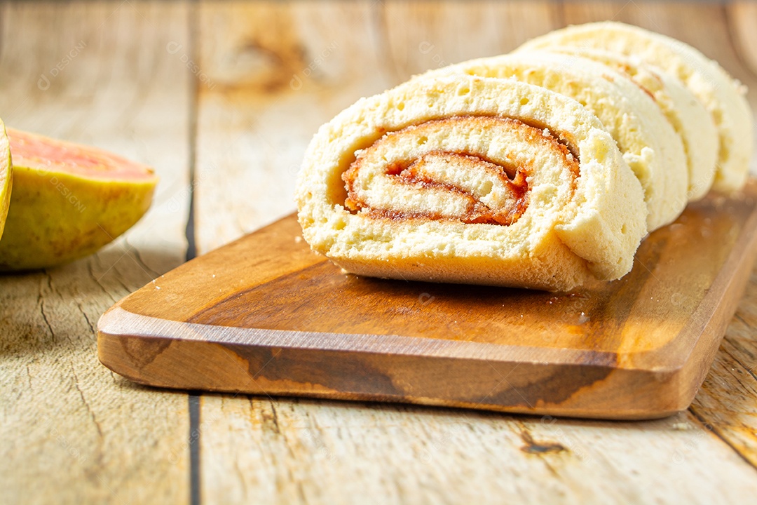 Tradicional rocambole de goiabada