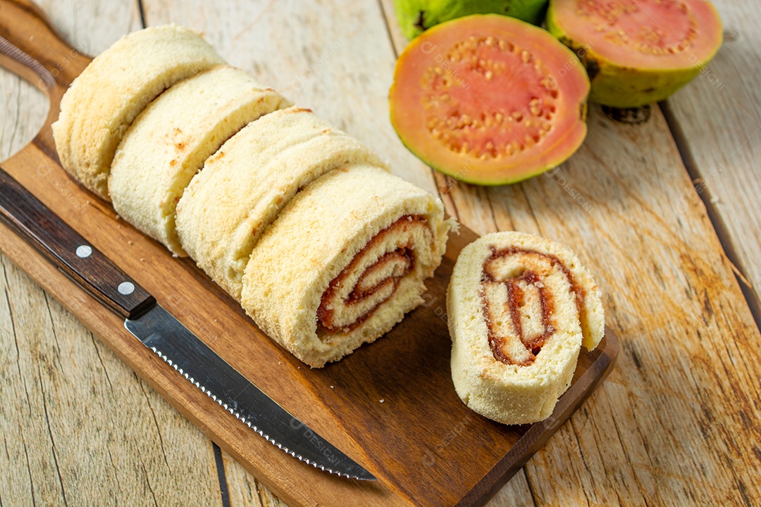 Tradicional rocambole de goiabada