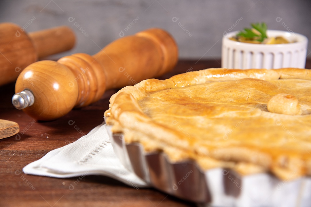 Empadão de frango cremoso