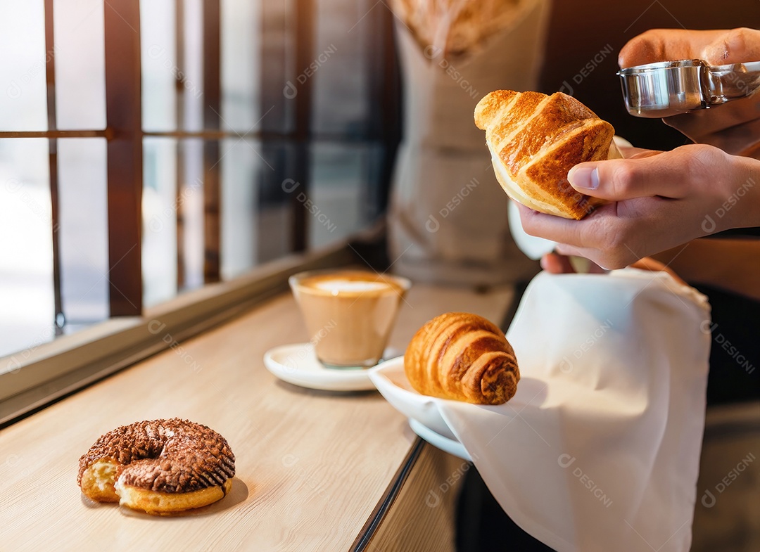 Café pequeno e aconchegante, cafeteria, padaria