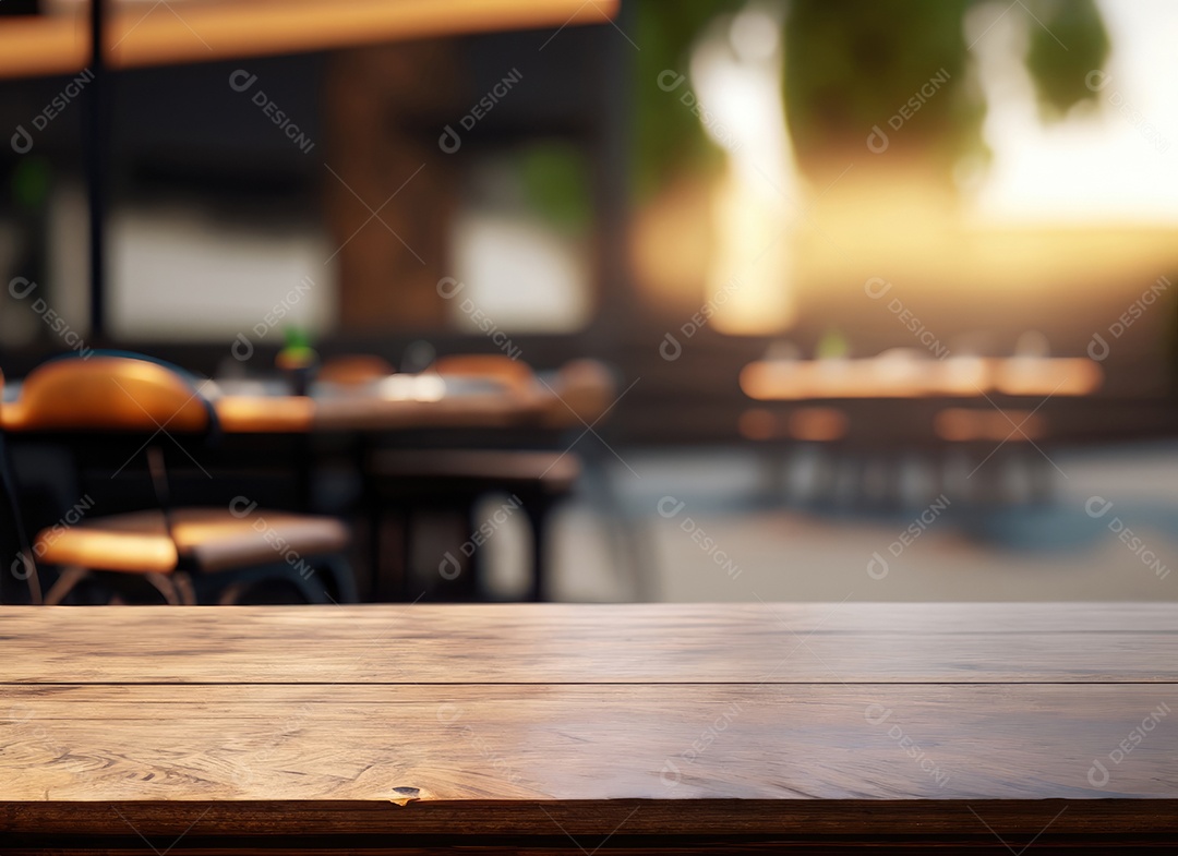 A mesa de madeira escura no café com fundo desfocado com espaço de cópia