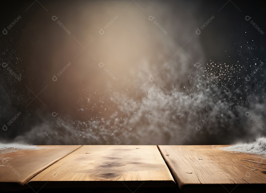 Mesa de madeira vazia com fumaça de nuvem flutuando em fundo escuro