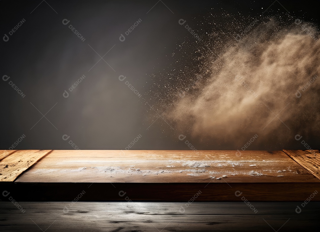 Mesa de madeira vazia com fumaça de nuvem flutuando em fundo escuro