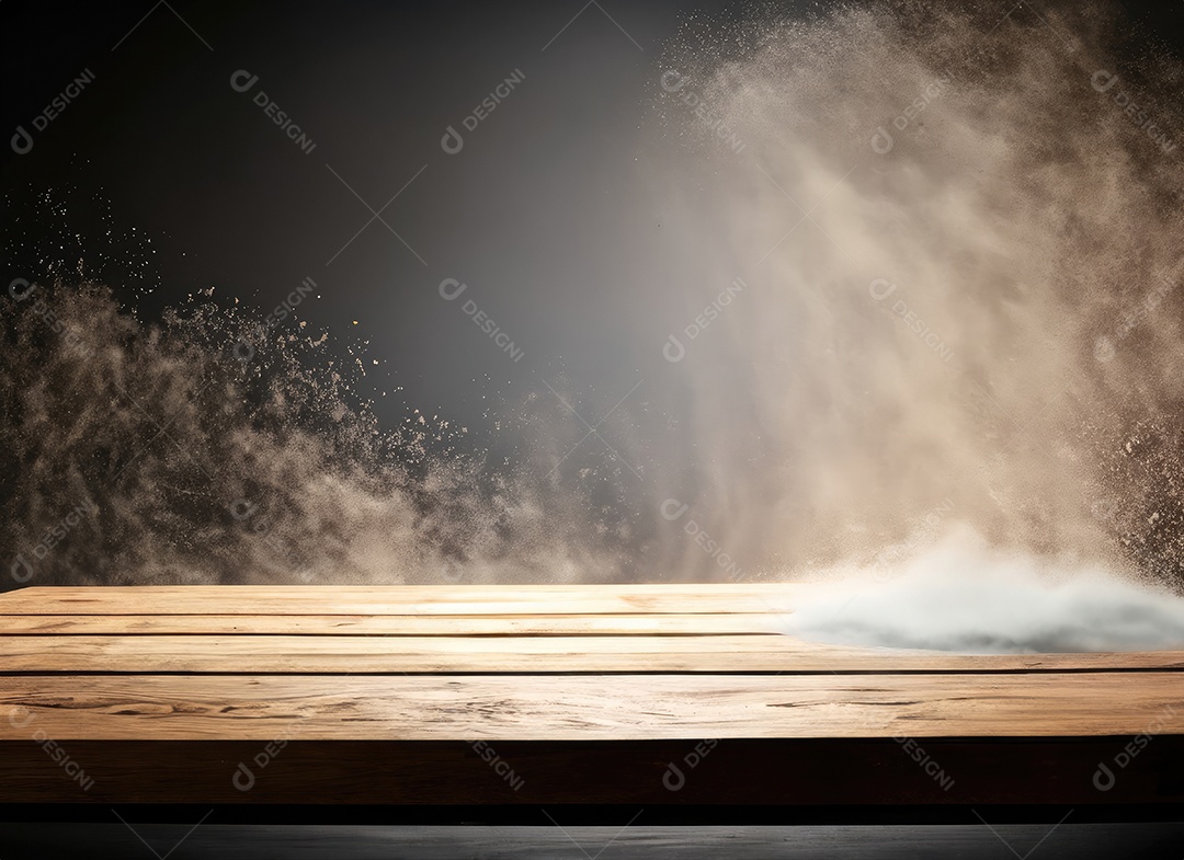 Mesa de madeira vazia com fumaça de nuvem flutuando em fundo escuro