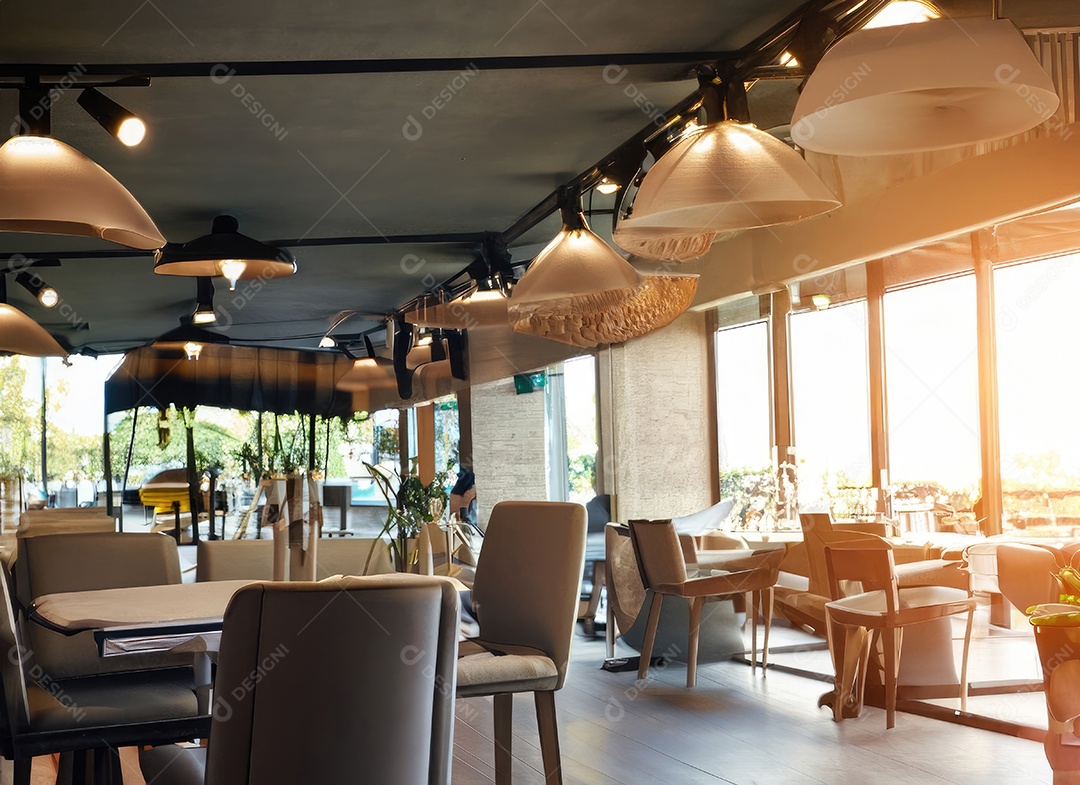 Design de interiores vazio de restaurante moderno e espaço aberto com reflexo de lente durante o dia