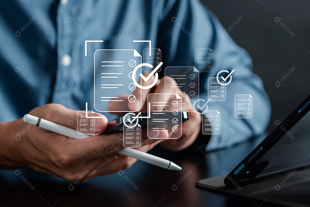 Homem jovem empresário em seu escritório