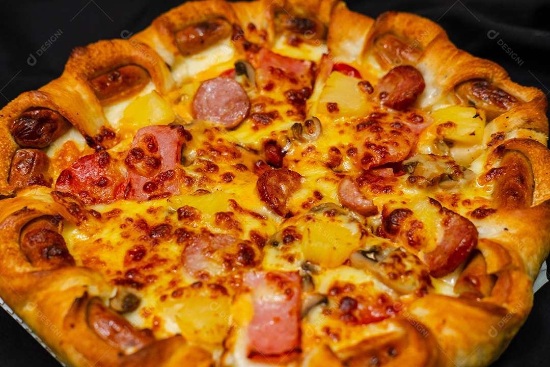 Pizza de queijo com molho de carne deliciosa