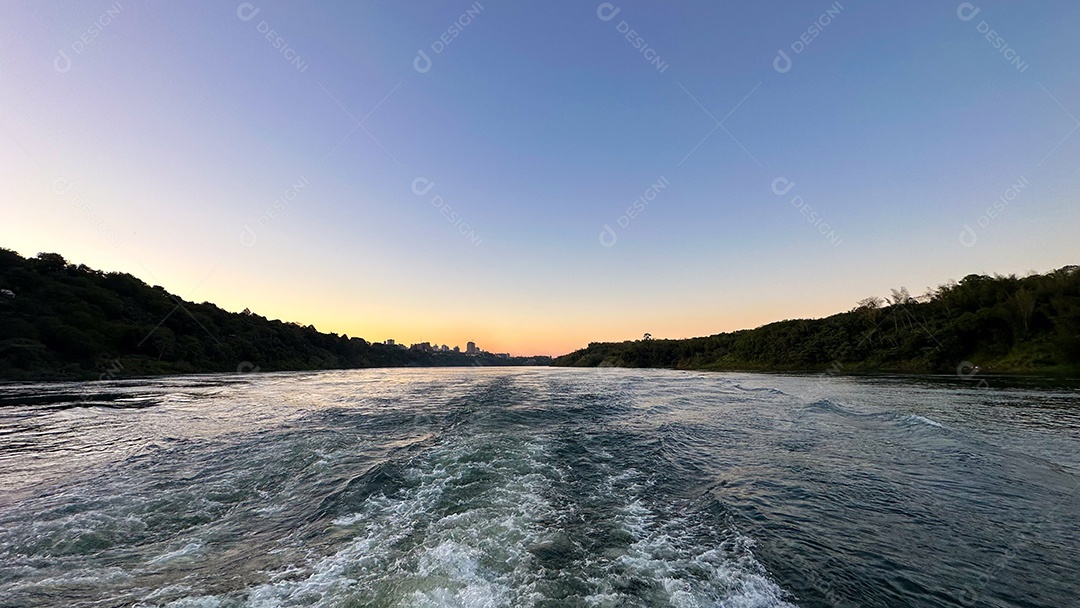 Foto tirada no Rio Iguaçu.