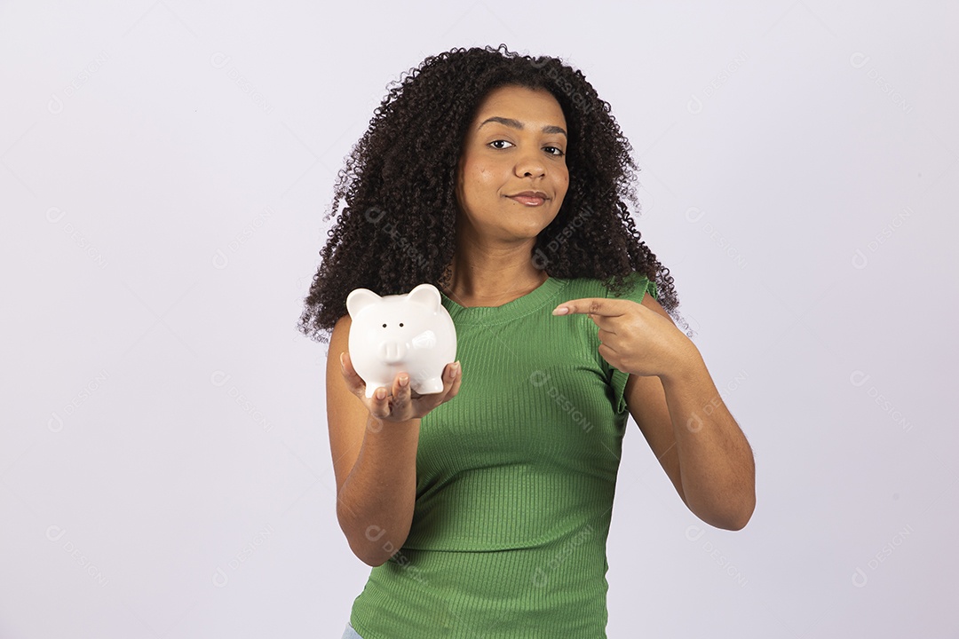 Linda mulher jovem sobre fundo isolado