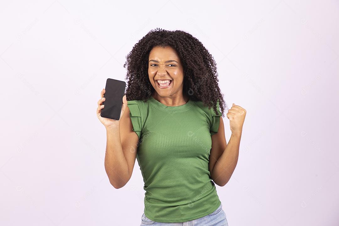 Linda mulher jovem sobre fundo isolado