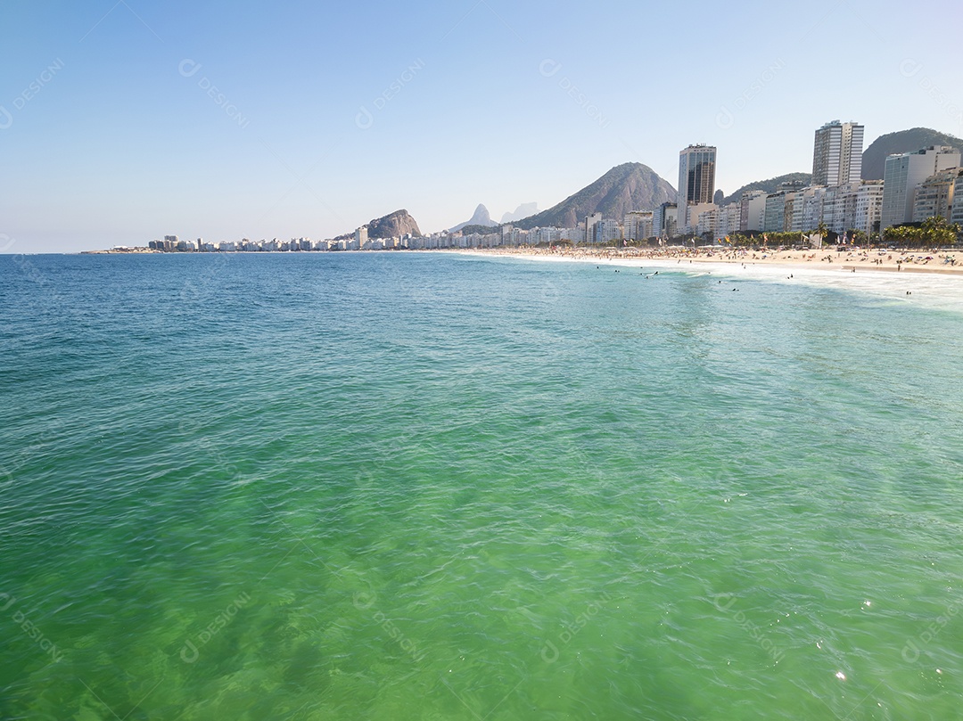 Vista da praia do Leme e Copacabana no Rio de Janeiro Brasil.