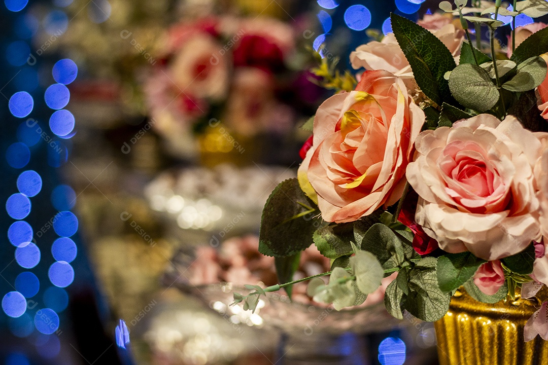 Comidas sobre uma mesa de casamento