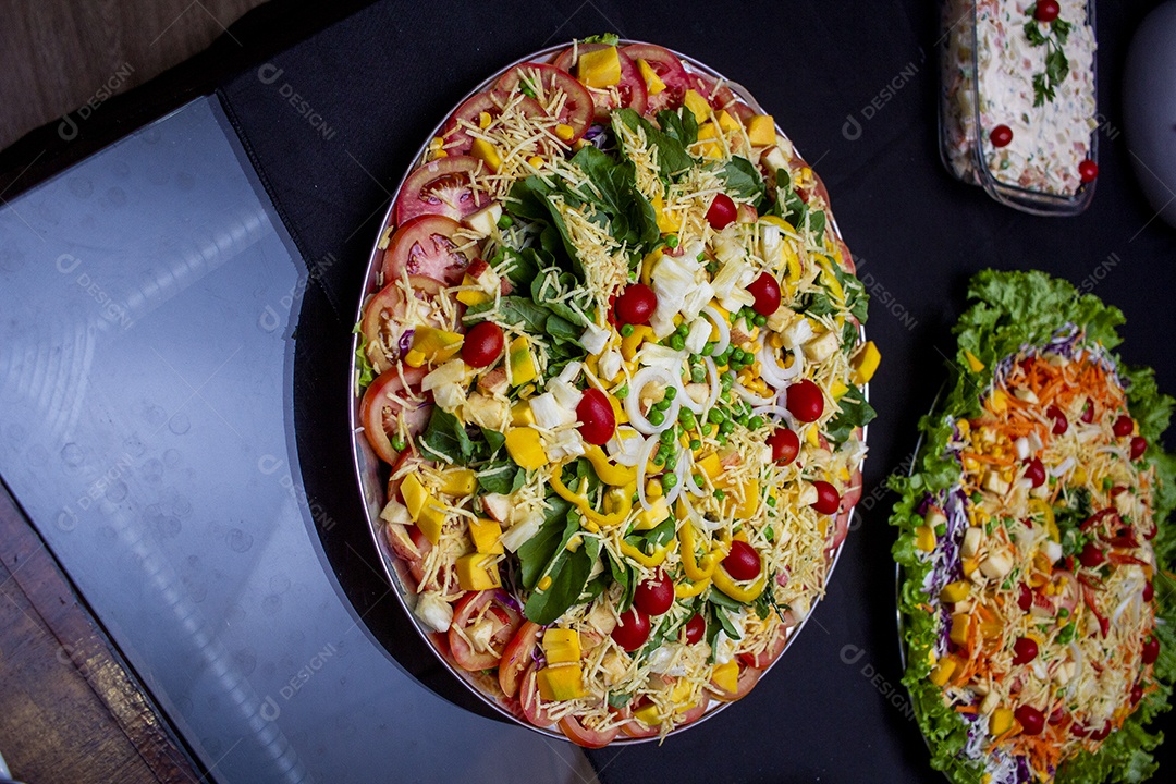 Comidas sobre uma mesa de casamento