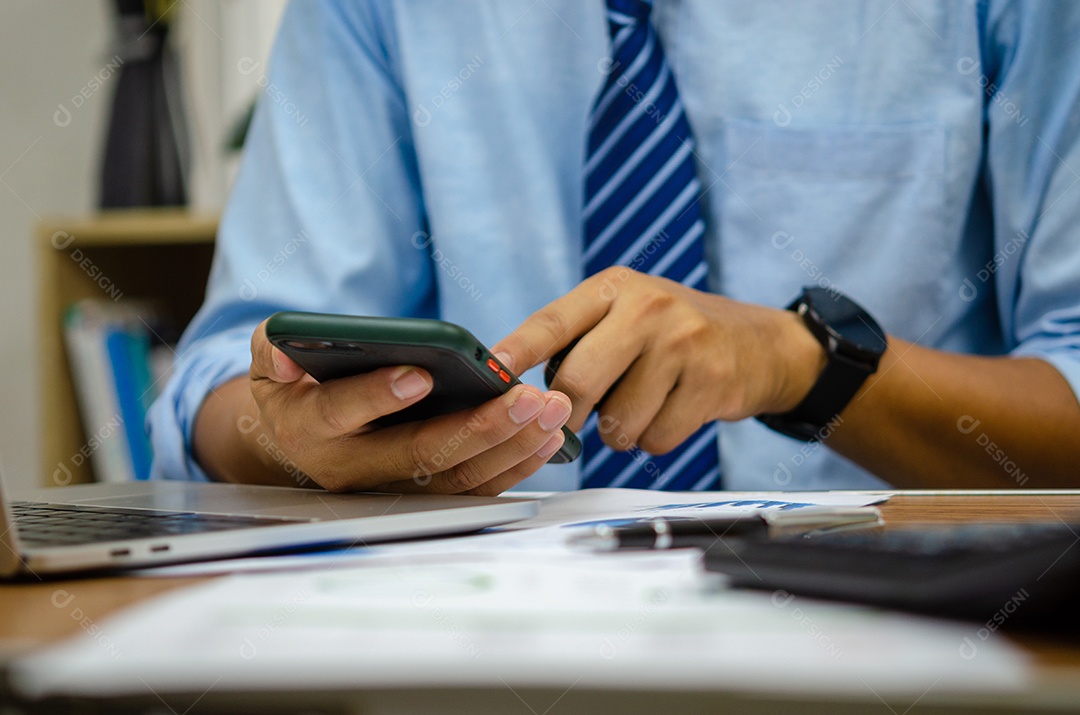 negócios, incluindo tecnologia, consultoria e marketing. tecnologia móvel, marketing digital e análise de dados de internet