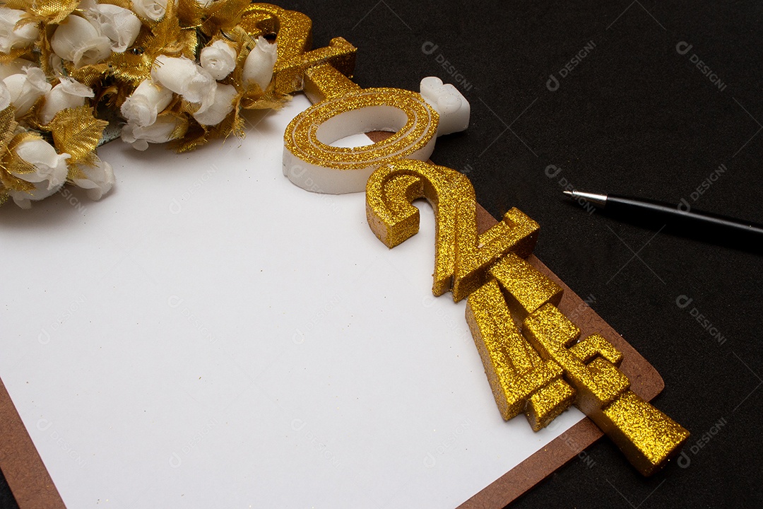 Letreiro de 2024 dourados