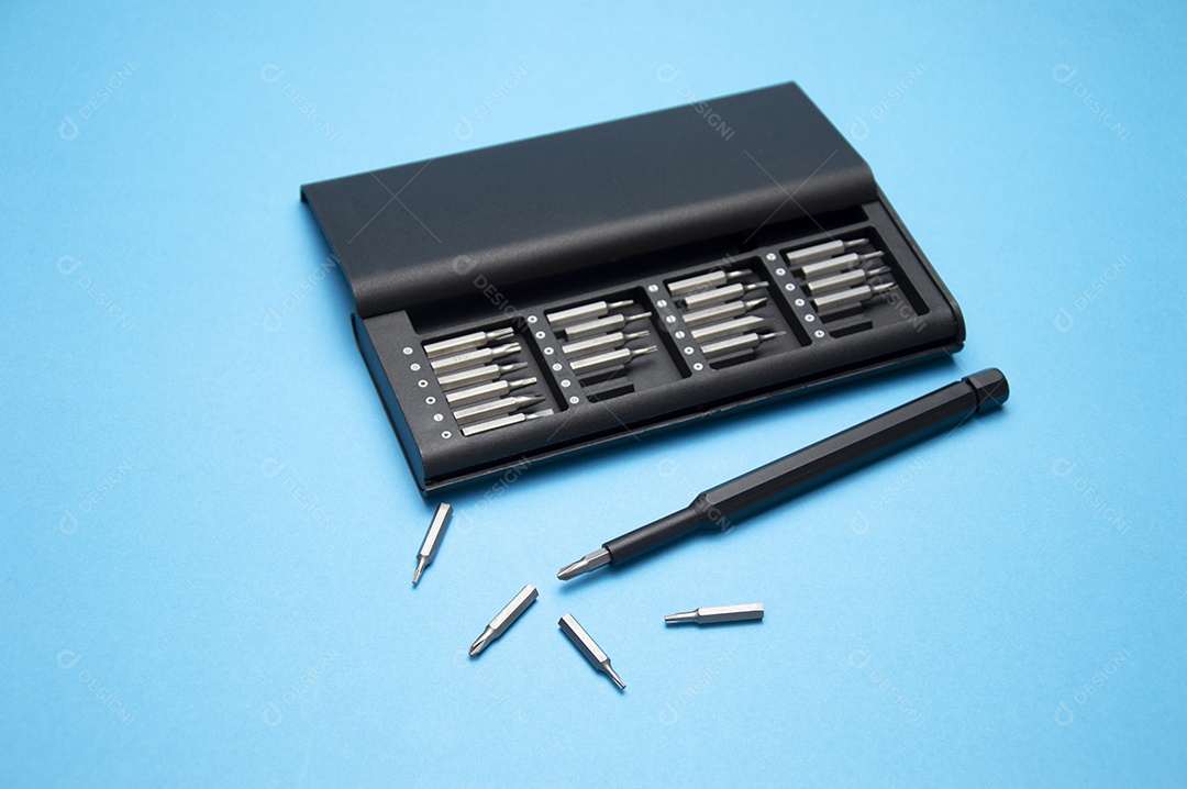 Chave de fenda pequena com pontas intercambiáveis