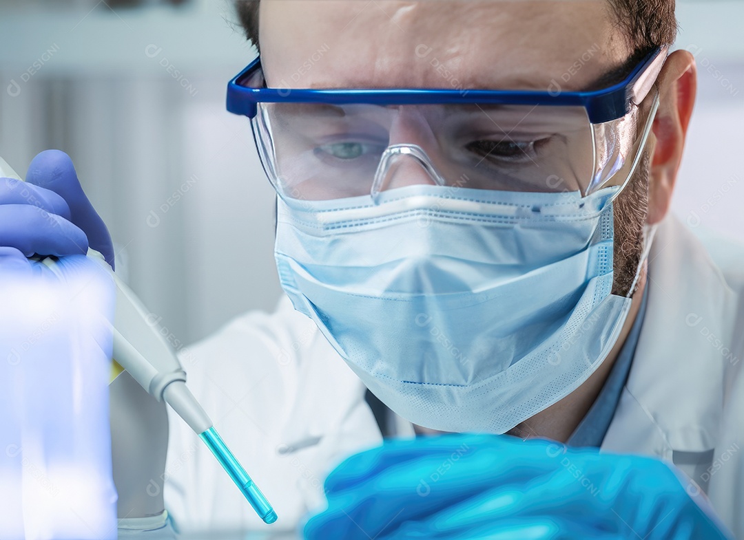 Pesquisador com uma máscara protetora trabalhando em um laboratório de pesquisa