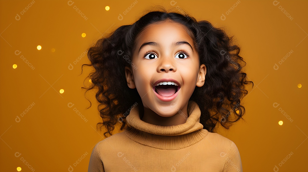 Surpresa de menina com o presente de feliz natal e ano novo