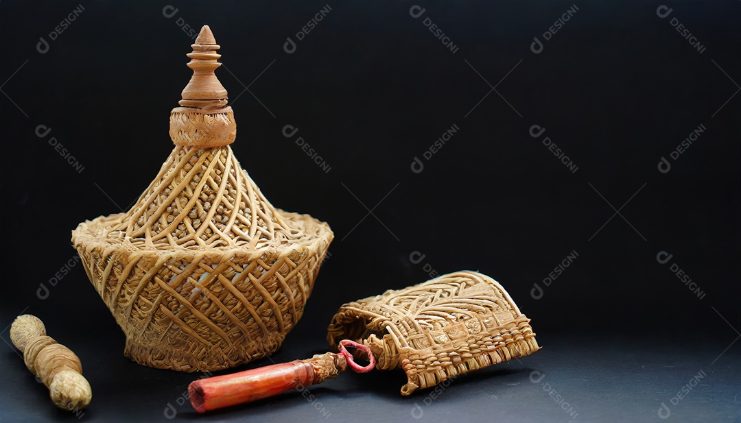 Artesanato feito à mão a partir de produtos naturais, cesto de vime, prato e cesto de bambu tecido, folha de vime trançada.