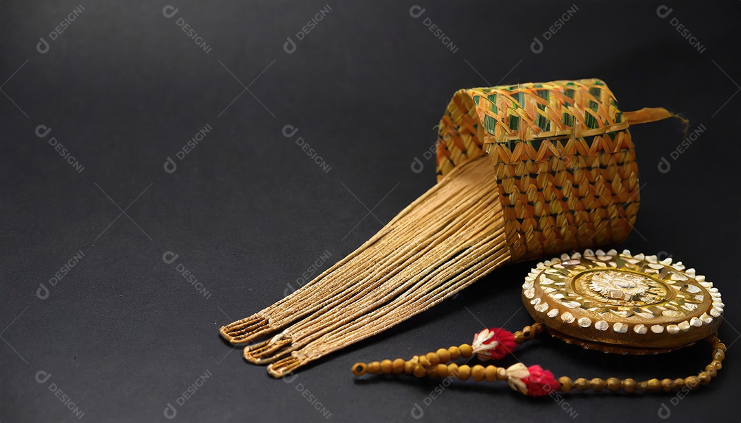 Artesanato feito à mão a partir de produtos naturais, cesto de vime, prato e cesto de bambu tecido, folha de vime trançada.