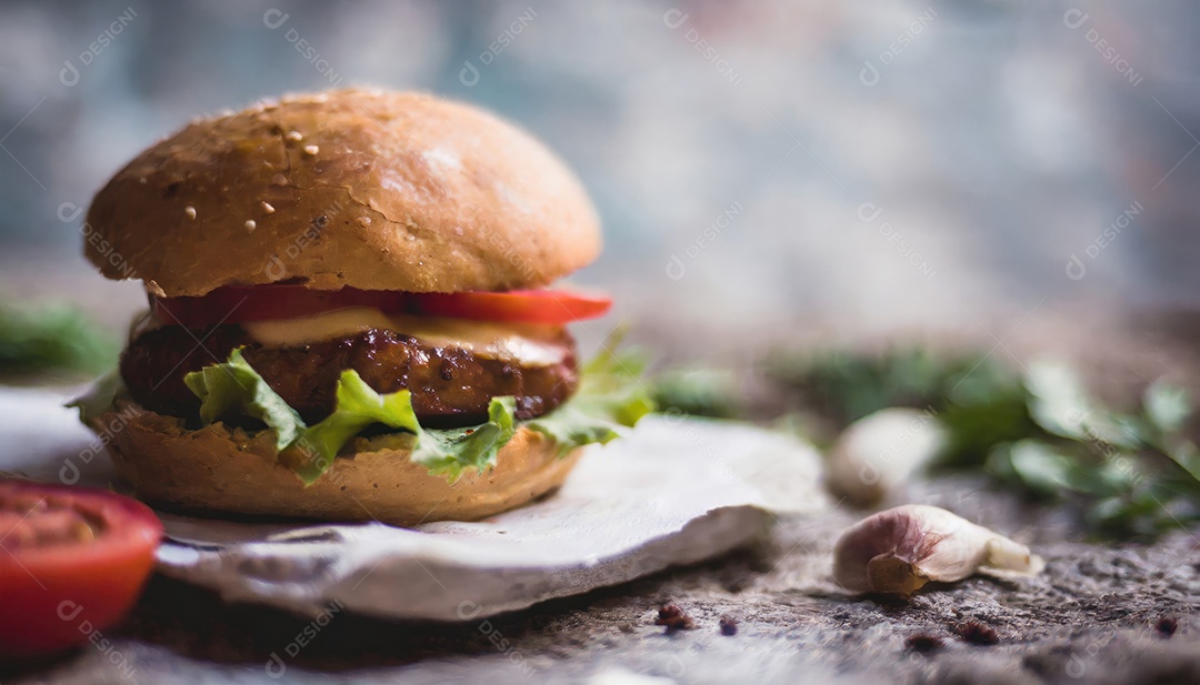 Hambúrguer suculento, artesão, rústico, fotografia de comida