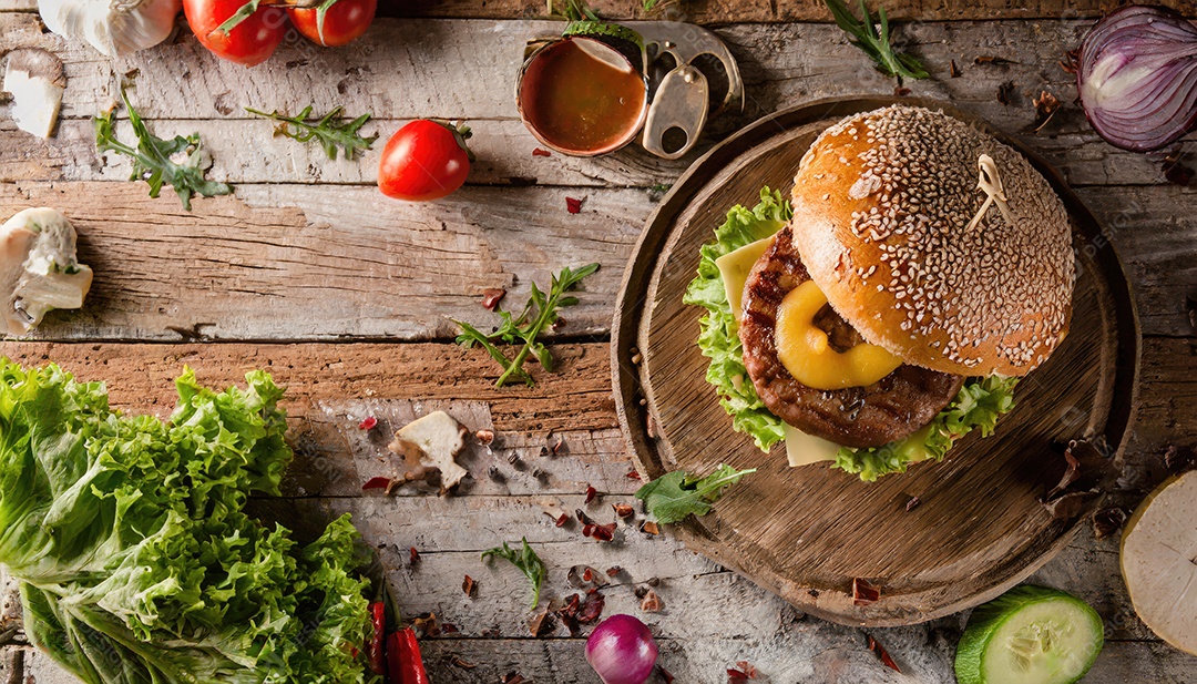 Um suculento hambúrguer, artesão, rústico