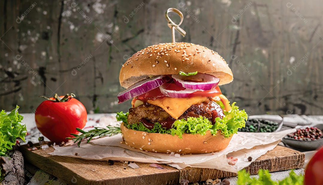 Hambúrguer suculento, artesão, rústico