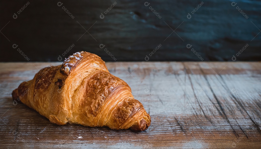 Um delicioso Croissant, artesão, rústico