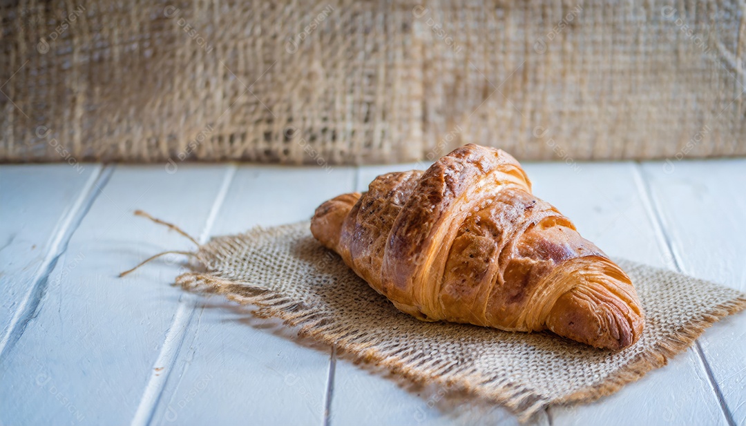 Um delicioso Croissant, artesão, rústico