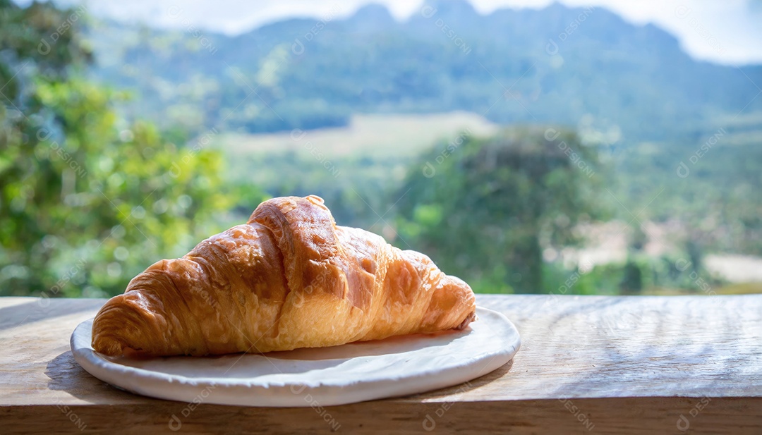 Um delicioso Croissant, artesão, rústico