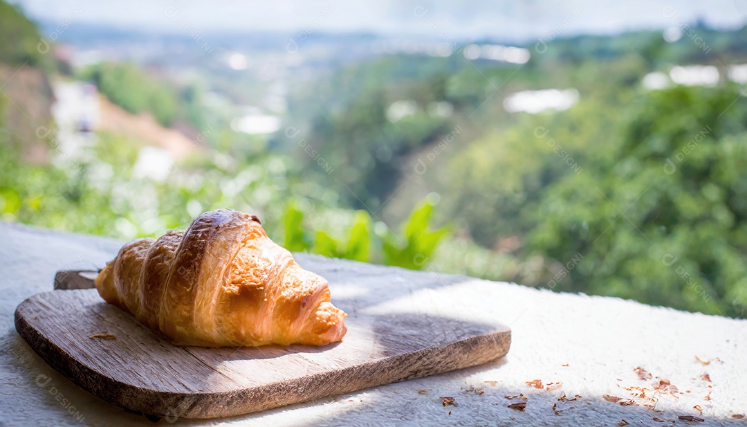 Um delicioso Croissant, artesão, rústico