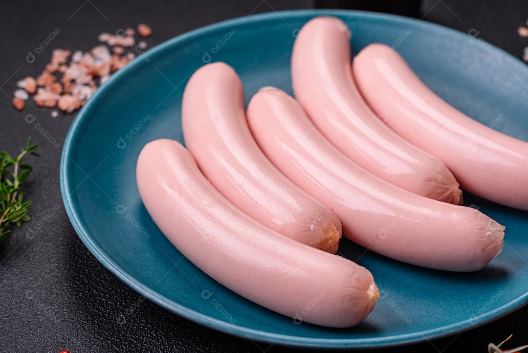 Deliciosa salsicha vegetariana fresca ou salsicha feita de proteína vegetal tofu ou leguminosas seitan