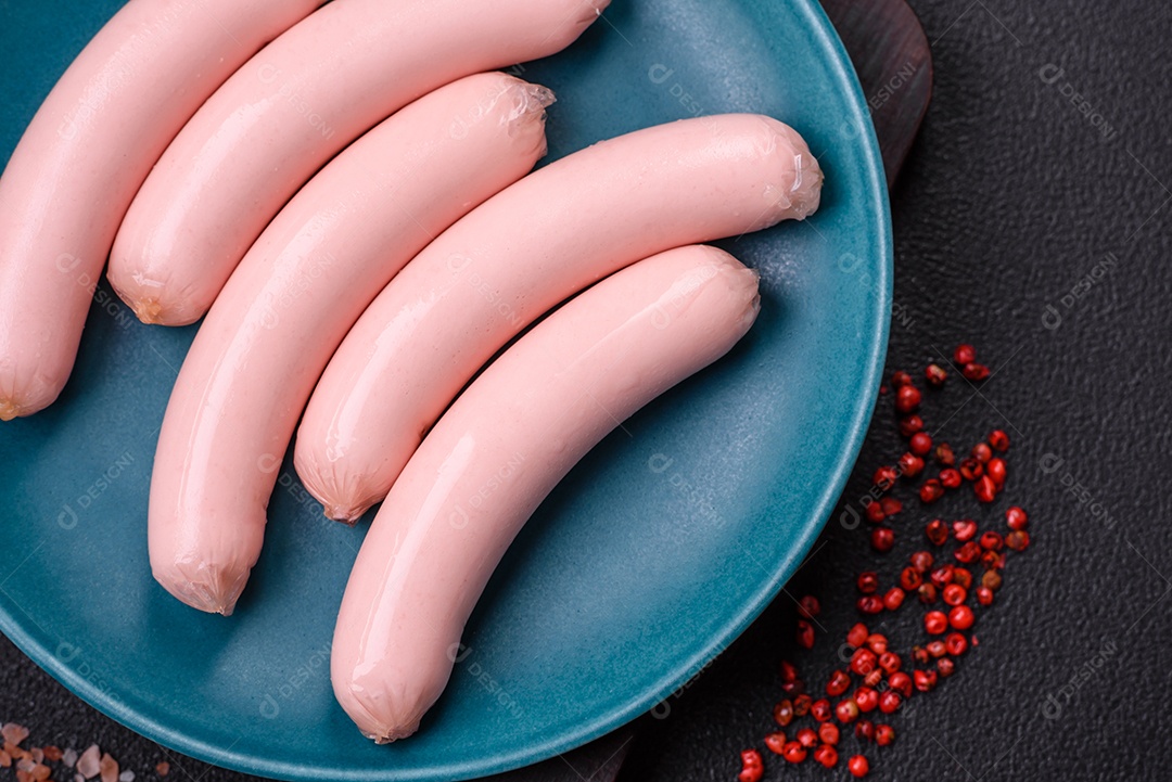 Deliciosa salsicha vegetariana fresca ou salsicha feita de proteína vegetal tofu ou leguminosas seitan