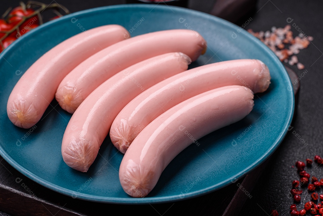 Deliciosa salsicha vegetariana fresca ou salsicha feita de proteína vegetal tofu ou leguminosas seitan